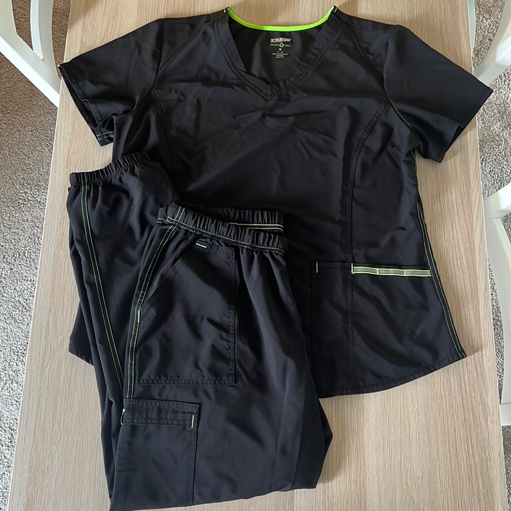 Scrub Top and Jogger Bottoms in XL. ScrubStar brand. Black, like new.